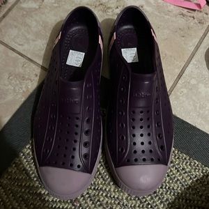 Natives Junior 6 never worn purple with pink stripe